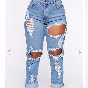 FASHION NOVA - DRIVING ME CRAZY MOM JEANS